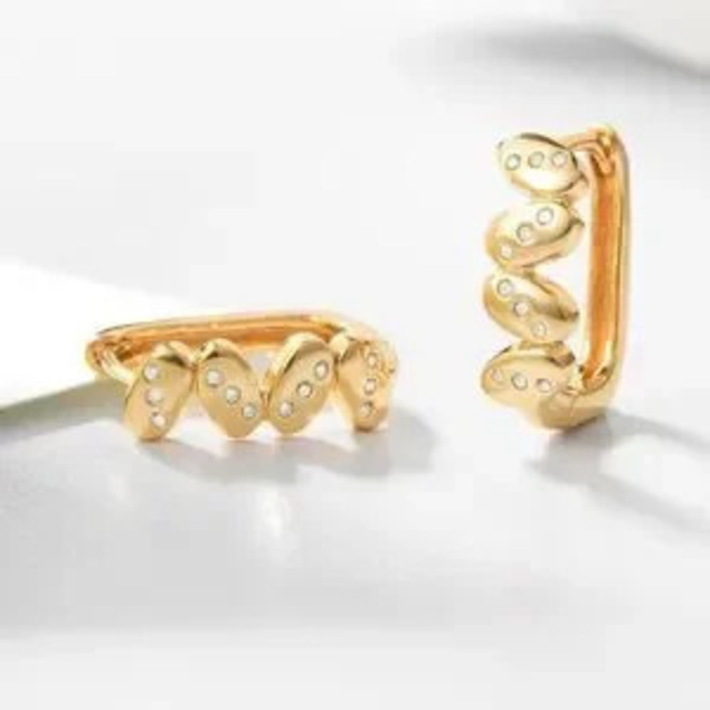 NEW?18K Gold Plated Dainty Cubic Zirconia Oval Huggie Earring